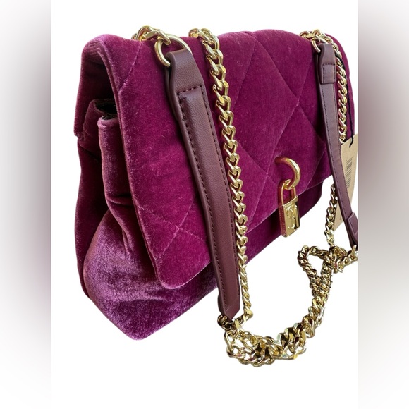 Steve Madden Rich Fuchsia Velvet Lock Shoulder Bag with Chain strap NWT - Picture 3 of 16